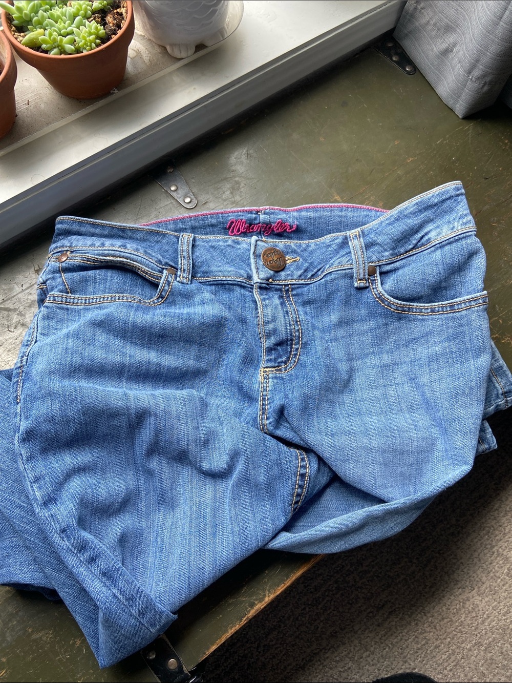 Wrangler Blue Women's Jeans with Embroidered Pocket - Picture 3 of 5
